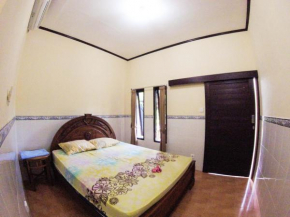 Отель Sri Beach Inn  Kuta